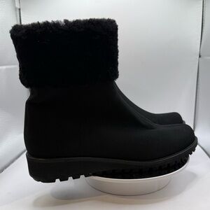 Stuart Weitzman goretex with faux fur cuff. 7.5 US.